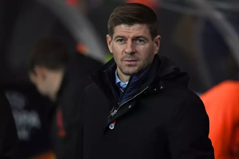 Al-Ettifaq anunciou oficialmente a direção do técnico Steven Gerrard 