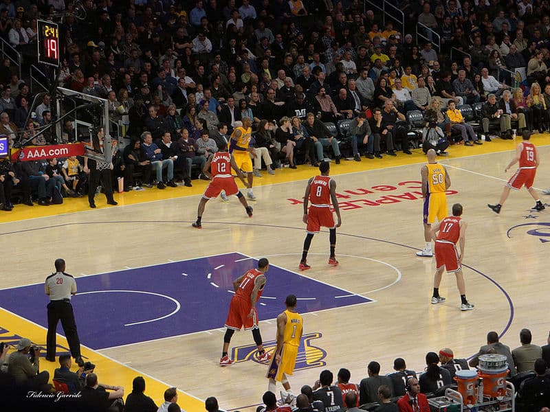 Lakers vs Bucks
