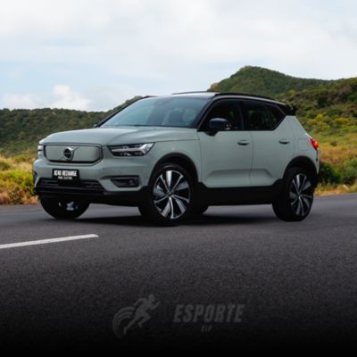 Explore os carros elétricos da Volvo e preços com o sofisticado XC40 Recharge Pure Electric.